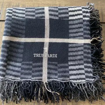 TRUSSARDI 체크 무늬 스톨 블랙 외