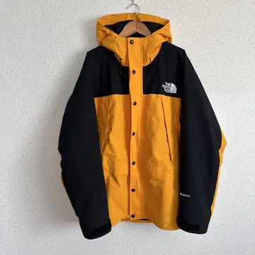[ 새상품급 ] THE NORTH FACE 마운틴 라이트 자켓 서밋 골드