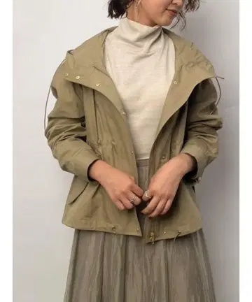 SNIDEL 카키 후드 부착 마운틴 파카