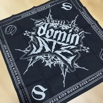 Stray Kids World Tour 'dominate' 반다나