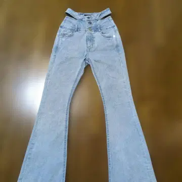 초특가! EMODA 하이웨스트 플레어 데님 부츠컷 사이즈 2