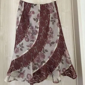 새상품급 레스트로즈 스커트 M