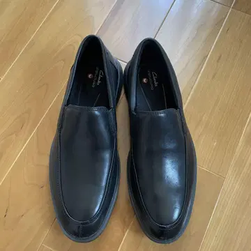 Clarks 블랙 가죽 슬립온