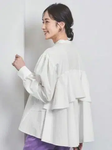 [새상품급] 유나이티드 애로우즈 백 플레어 벌룬 블라우스 화이트 38
