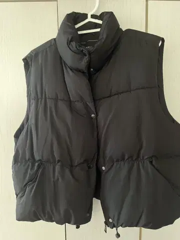 새상품급 ZARA 블랙 다운 베스트