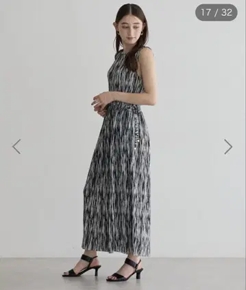 YECCA VECCA 랜덤 아트 패턴 플리츠 원피스