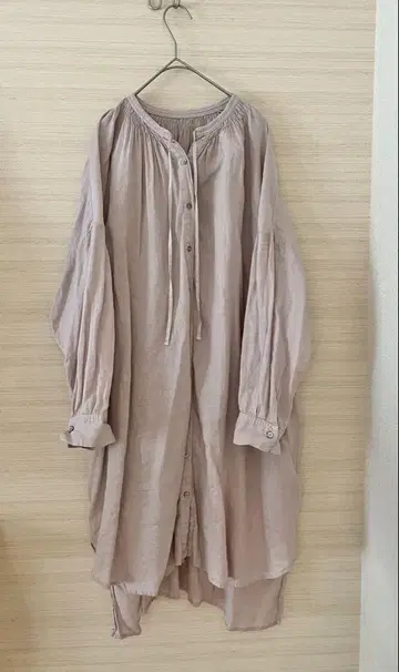 네스트로브 개더 튜닉 블라우스