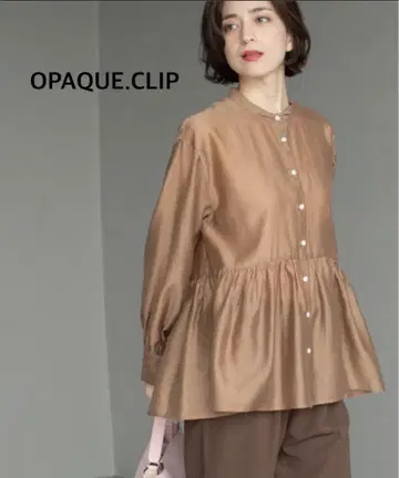 OPAQUE.CLIP 카멜 시어 페플럼 블라우스 완판