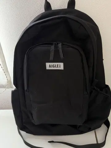 AIGLE 블랙 백팩 메쉬 포켓 부착