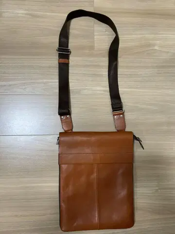 브라운 가죽 숄더백 미사용