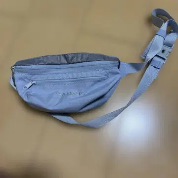 MAMMUT 그레이 바디백