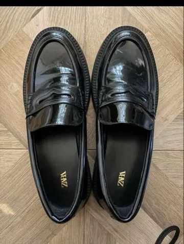 ZARA 블랙 로퍼