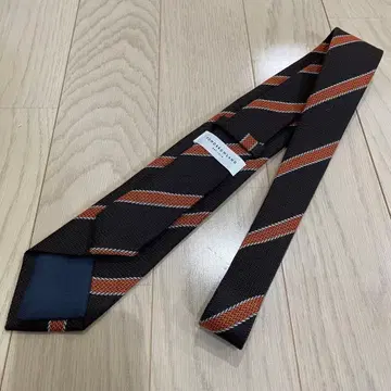 투모로우랜드 넥타이 2