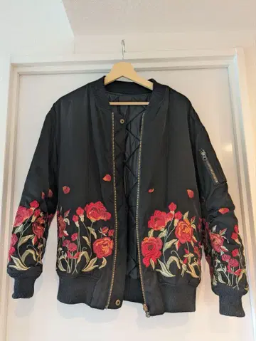 Lily Brown 자수 MA-1 자켓 F 사이즈