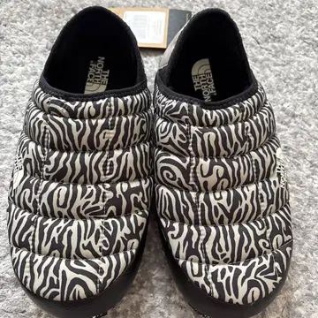 THE NORTH FACE 제브라 패턴 슬립온 사이즈 9