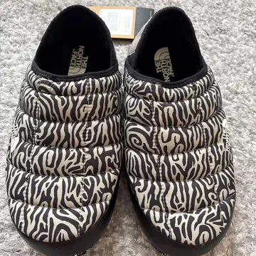 THE NORTH FACE 제브라 패턴 슬립온 사이즈 9