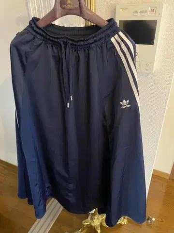 adidas 네이비 플레어 스커트