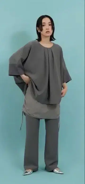 [ CYAN TOKYO 시안 도쿄 ] 세미 플레어 팬츠 블랙