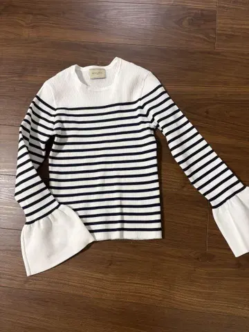 UNITED ARROWS 핏 리브 플레어 슬리브 니트