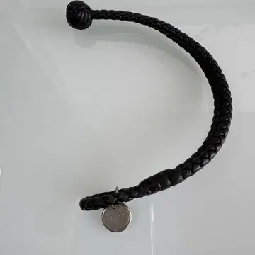 블랙 뜨개질 가죽 팔찌 보테가