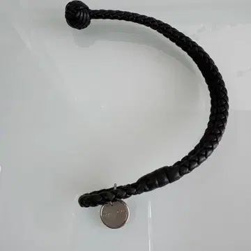 블랙 뜨개질 가죽 팔찌 보테가