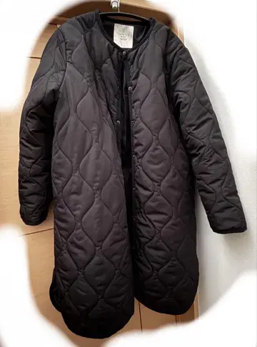 ZOOTIE 블랙 퀼팅 롱 코트 다운