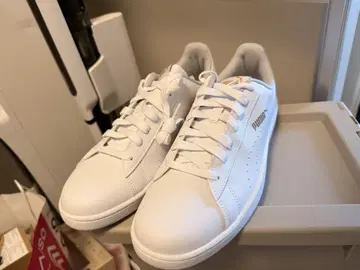PUMA 화이트 스니커즈