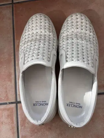 MONCLER 화이트 뜨개질 로퍼