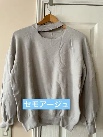 세모아주 오프숄더풍 라이트 그레이 스웨터