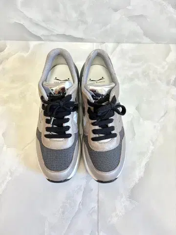 Voile Blanche 실버 스니커즈