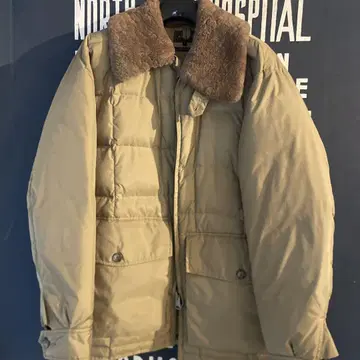 BEAMS 베이지 다운 자켓 M 사이즈