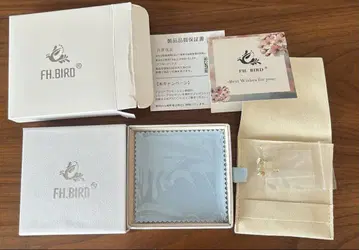 FH.bird 에메랄드 귀걸이