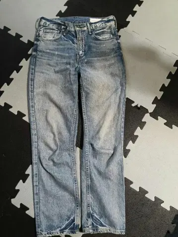 어퍼 하이츠 테이퍼드 데님 22
