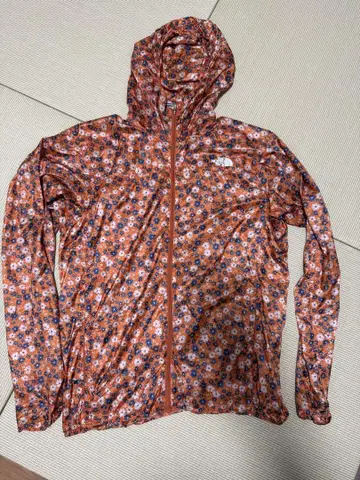 THE NORTH FACE 꽃무늬 바람막이 여성용 XL