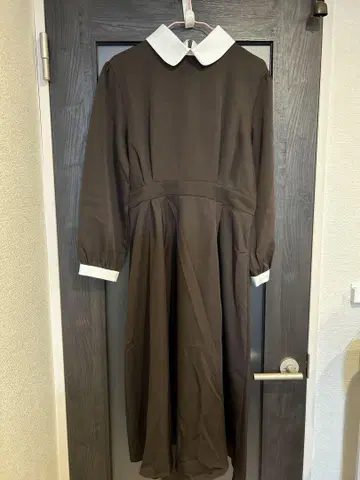 브라운 긴팔 원피스 화이트 카라 부착