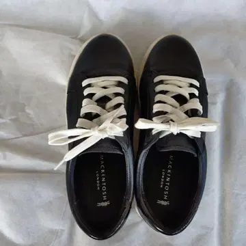 MACKINTOSH 블랙 가죽 스니커즈