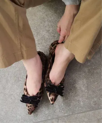 르 탈론 포인티드 메니 리본 플랫