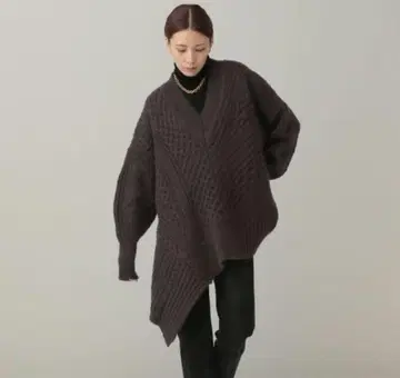 아란 불규칙 니트 풀오버 브라운