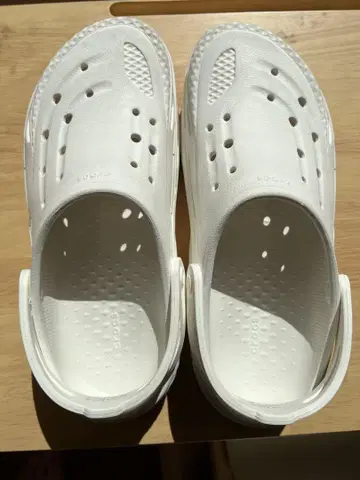 Crocs 화이트 샌들