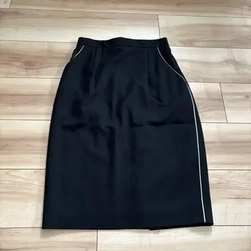 새상품급 ESCADA 에스카다 파이핑 스커트 36 포멀 오피스 블랙