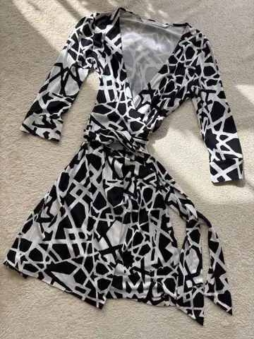 Diane von Furstenberg 랩 드레스 화이트 블랙
