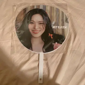 ITZY 팝업 부채 류진