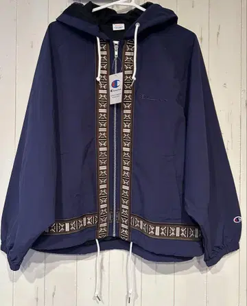 Champion 네이비 네이티브 무늬 돌먼 슬리브