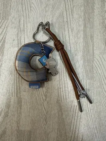 러브브 체크 무늬 C자형 키링