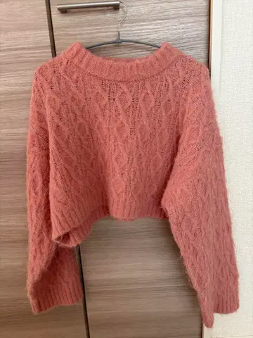 핑크 케이블 짜임 크롭 니트