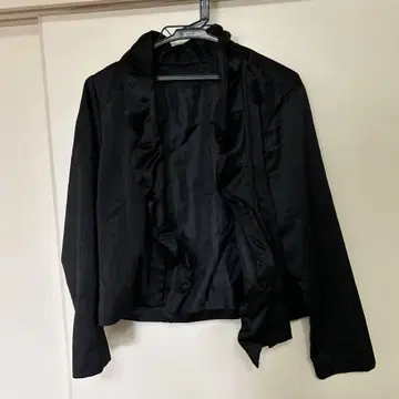 Tak 프릴 장식 블랙 자켓