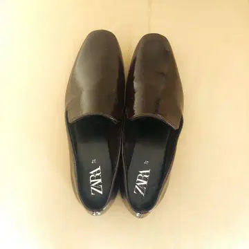 ZARA 다크 브라운 플랫슈즈 37
