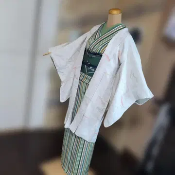 1장 겉옷 화이트 베이스에 은사