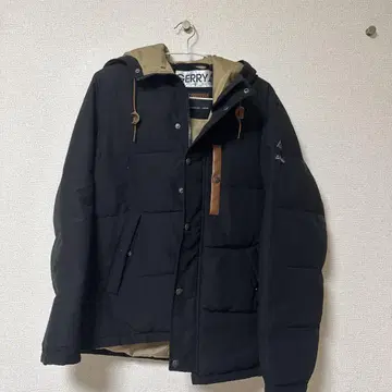 GERRY 블랙 다운 자켓 후드 부착