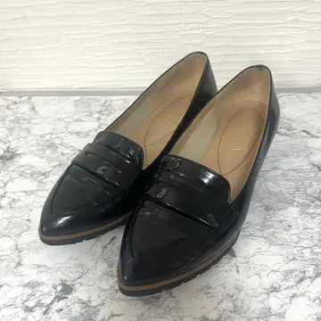새상품급 DIANA 다이애나 에나멜 스틸레토 로퍼 23cm